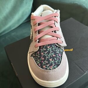 Girls Jordan 1 low